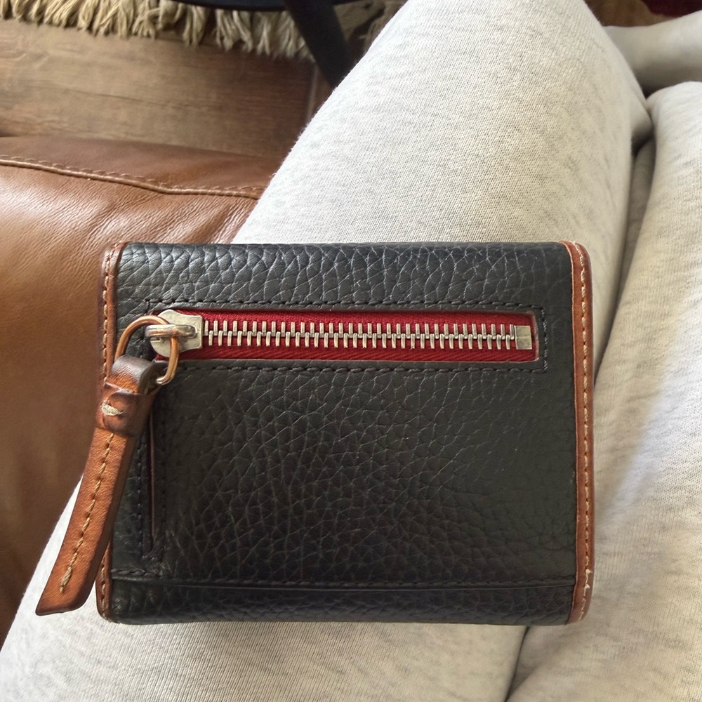 Vintage Black Dooney & Bourke Pebbled Leather Zip Wallet with Brown Trim - Picture 2 of 4